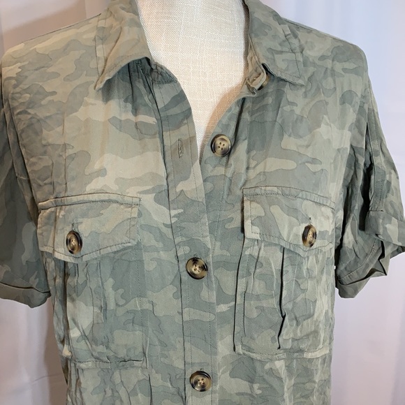 New! Maurices Button Down Camo Top - Picture 2 of 7
